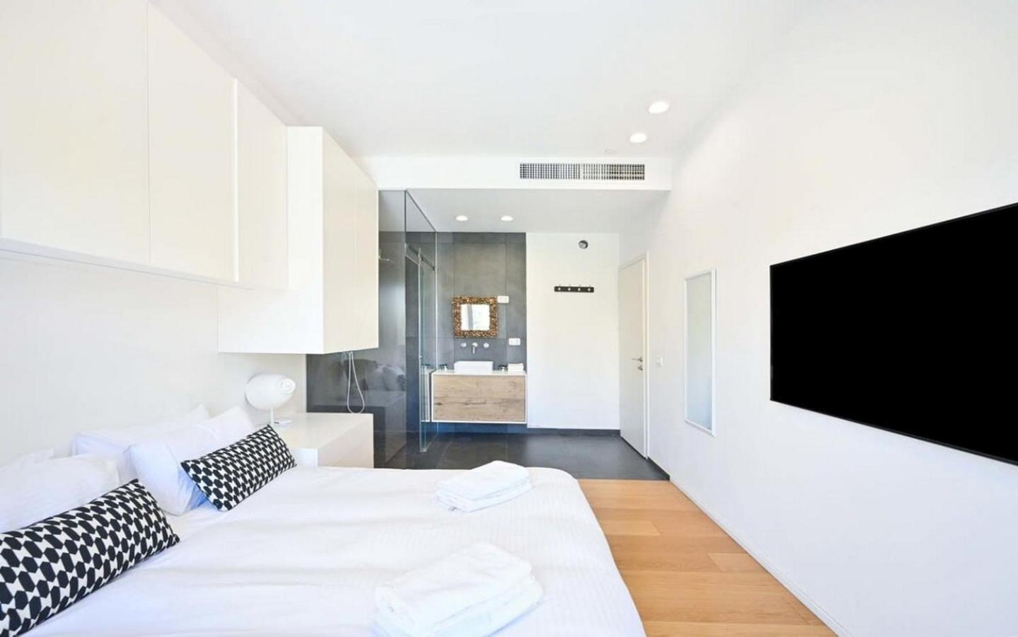 Luxury Beachfront Penthouse At Haari By Holyguest *