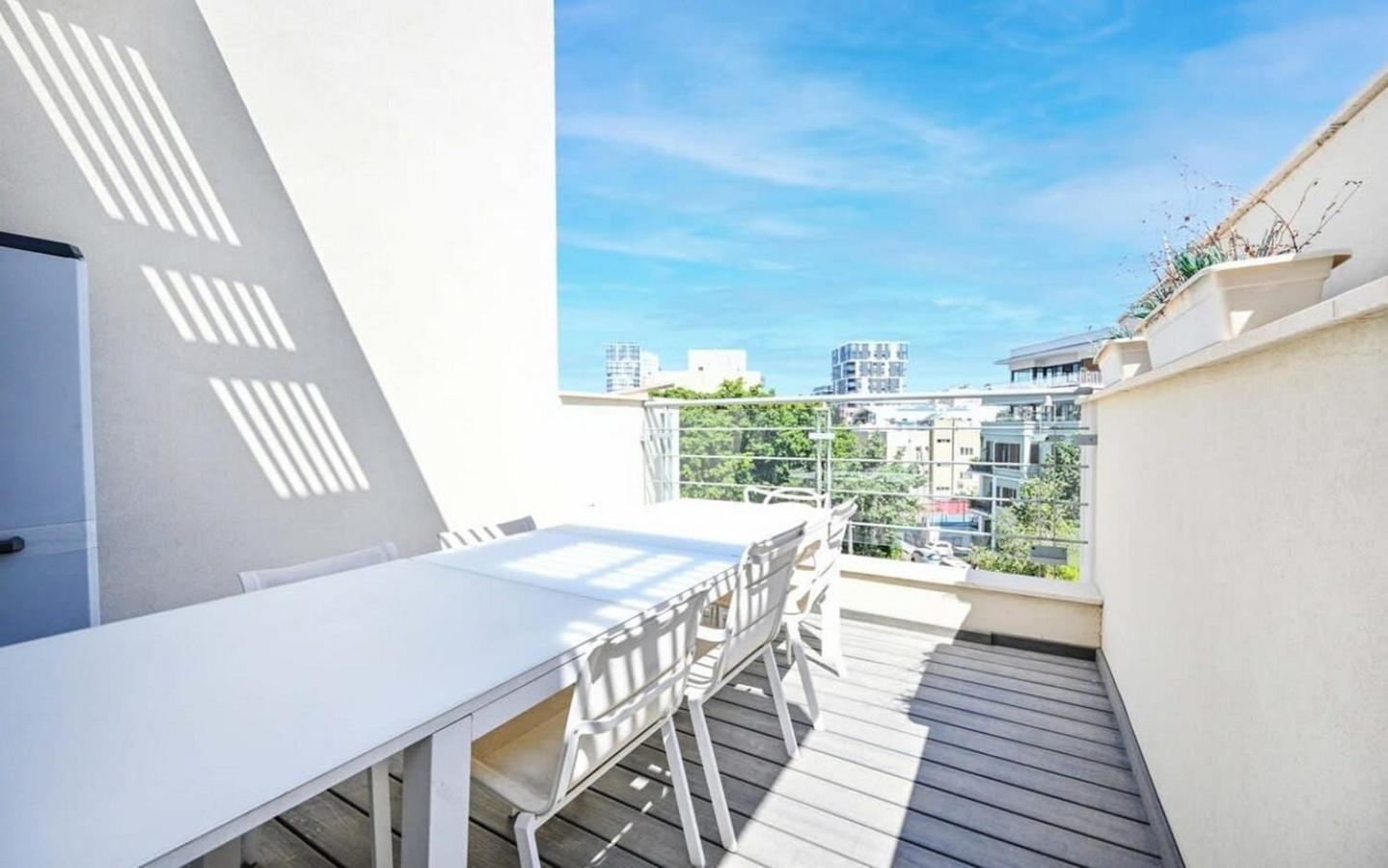 Luxury Beachfront Penthouse At Haari By Holyguest Apartment